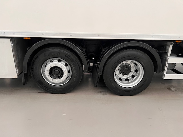 DAF CF 290 6×2 Rear Steer Fridge Box
