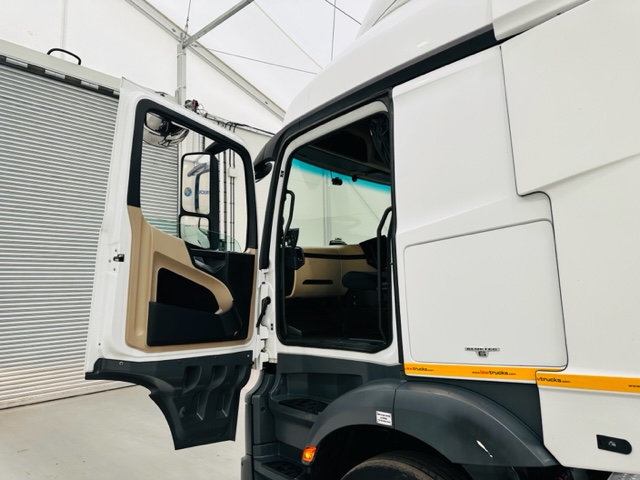 Mercedes Actros 2543 6×2 Midlift Tractor Unit