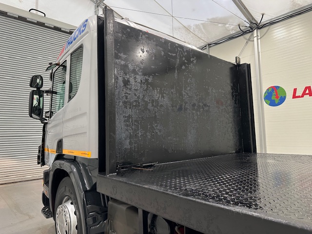 Scania P94 260 10 Tyre Sleeper Cab Flatbed