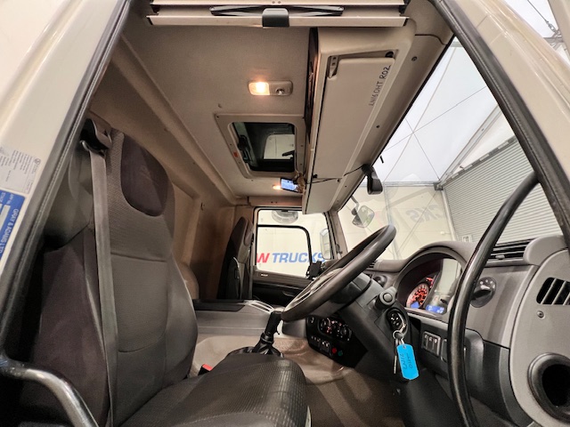DAF CF 290 6×2 Rear Steer Fridge Box