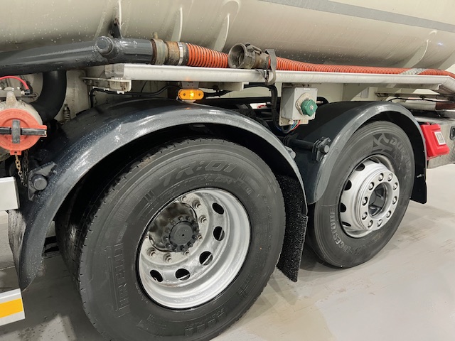 Volvo FE 300 6×2 20000 Litre Fuel Tanker
