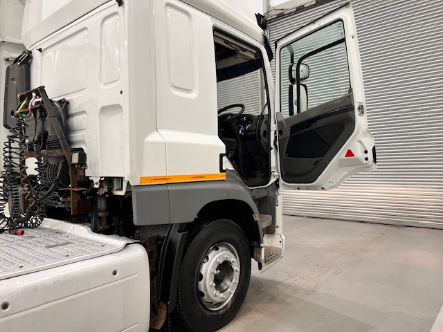 DAF CF 400 4×2 Sleeper Cab Tractor Unit