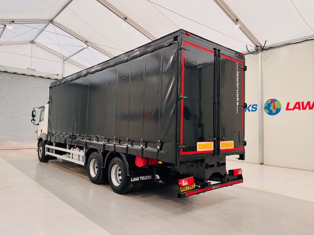 DAF CF 330 6×2 Rear Lift Sleeper Cab Curtainsider