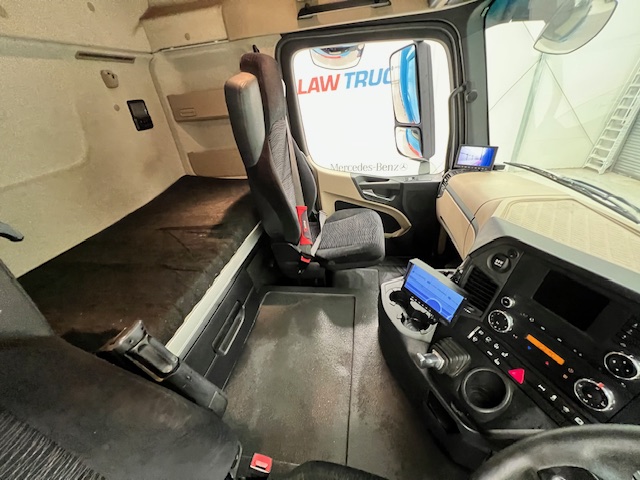 Mercedes Actros 2530 Rear Lift Sleeper Cab Curtainsider