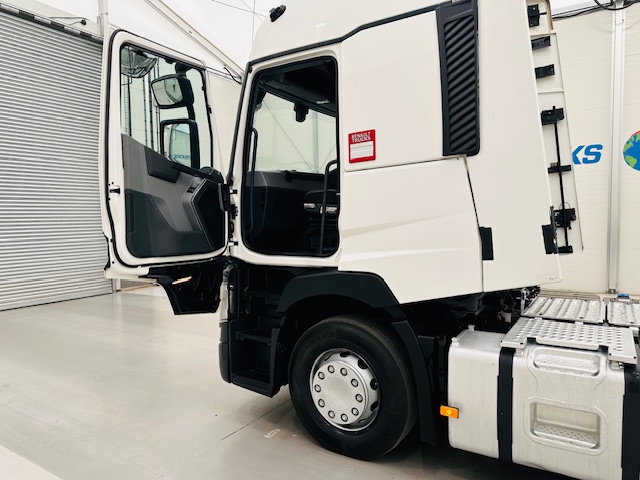 Renault T460 6×2 Midlift Tractor Unit