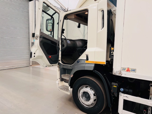 DAF CF 290 6×2 Rear Steer Fridge Box
