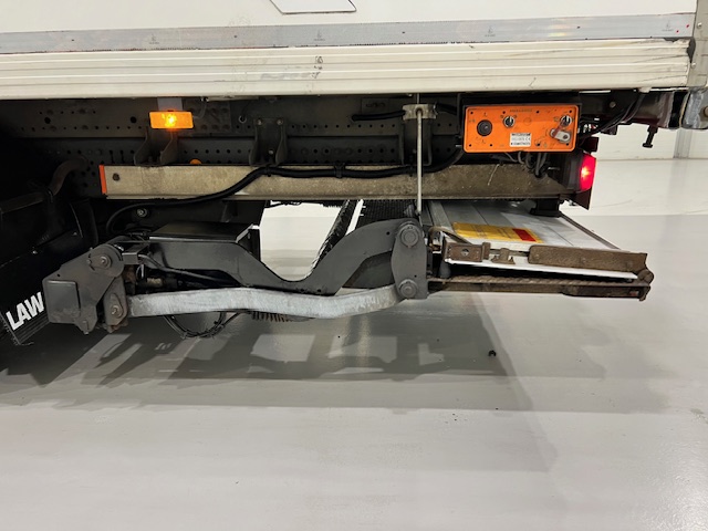 Mercedes Antos 1827 Day Cab Fridge Box
