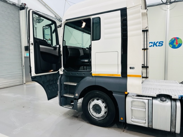 MAN TGX 26.440 6×2 Midlift Tractor Unit