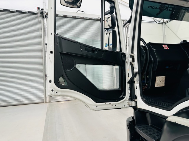 Iveco Stralis 310 AT 6×2 Fridge Box Van