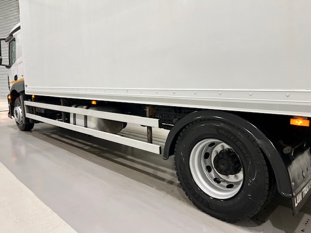 Mercedes Actros 1824 4×2 Sleeper Cab Box Van