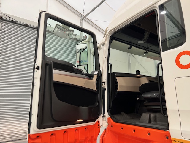 MAN TGX 26.470 6×2 Midlift Tractor Unit