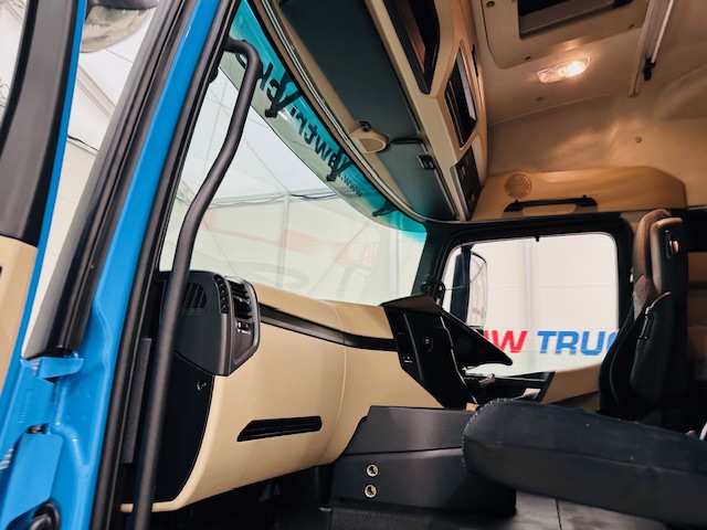 Mercedes Actros 1830 Sleeper Curtainsider Box Van