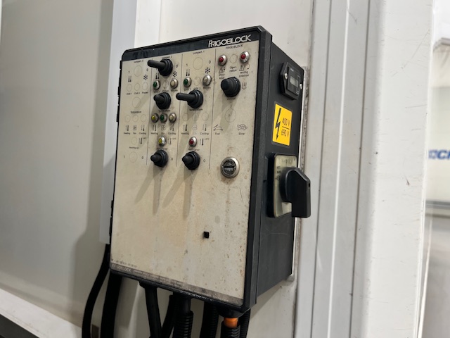 Mercedes Antos 1827 Day Cab Fridge Box