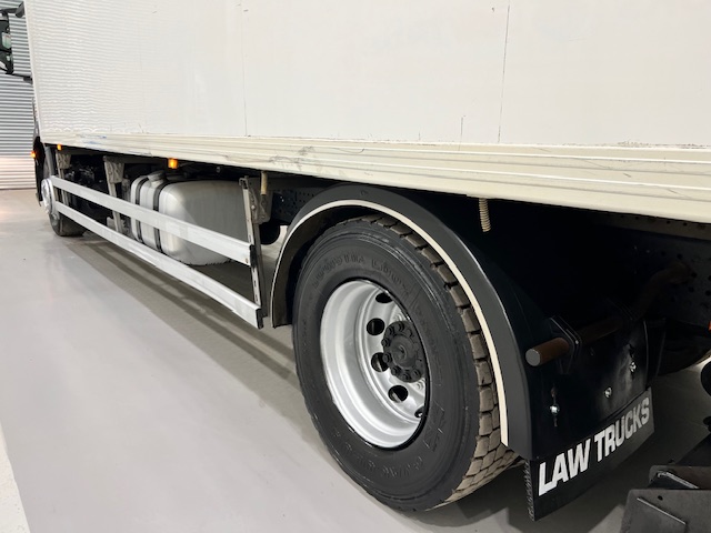 Mercedes Antos 1827 Day Cab Fridge Box