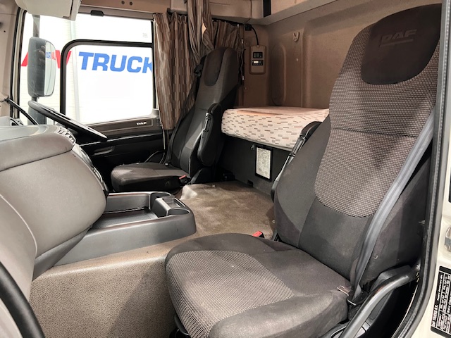DAF CF 250 Sleeper Cab Curtainsider