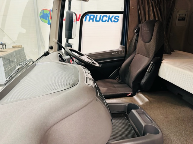 DAF CF 250 4×2 Sleeper Cab Curtainsider