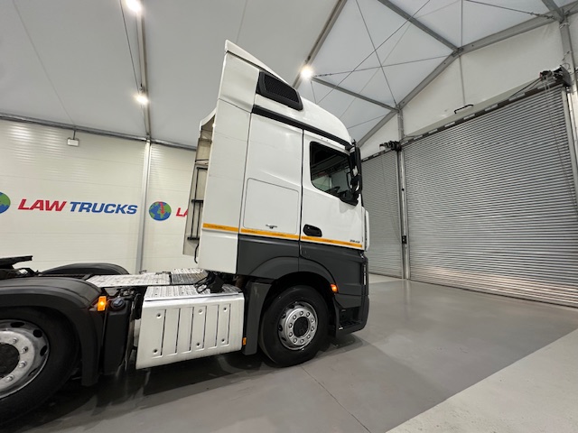 Mercedes Actros 2545 6×2 Midlift Tractor Unit