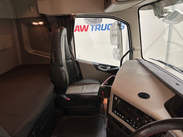Volvo FH 500 6×2 Midlift Tractor Unit