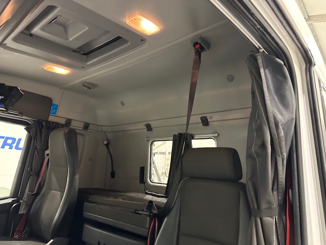Scania P400 8×4 Sleeper Cab Tipper Manual