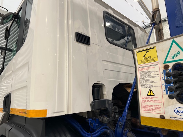 Scania P360 8×4 Day Cab Hookloader Manual