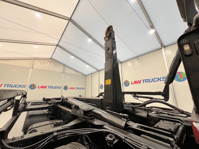 Scania P380 8×4 Day Cab Hookloader Manual