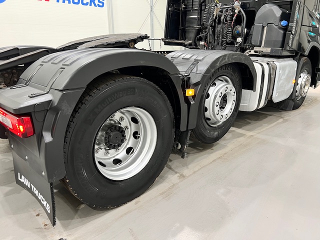 Volvo FH 500 6×2 Midlift Tractor Unit Safari Edition