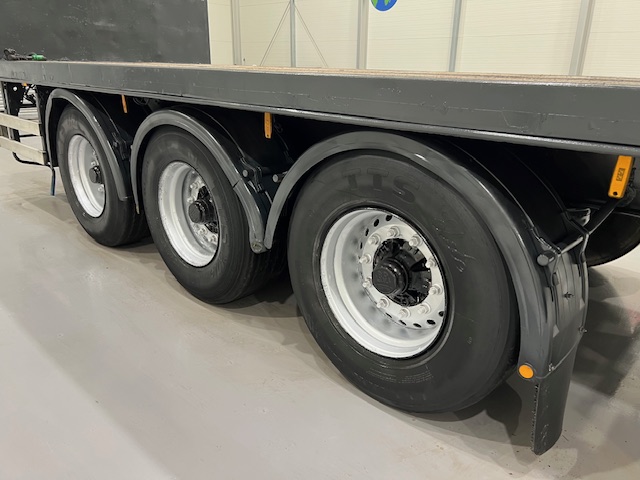 Montracon Tri Axle Flatbed Drawbar Trailer