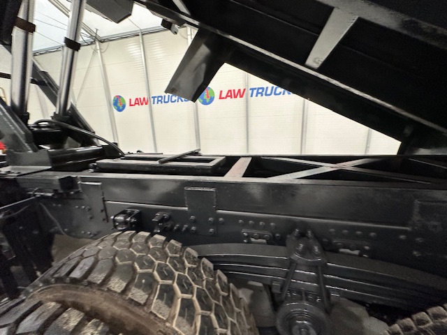 Volvo FM 370 8×4 Steel Tipper Grab