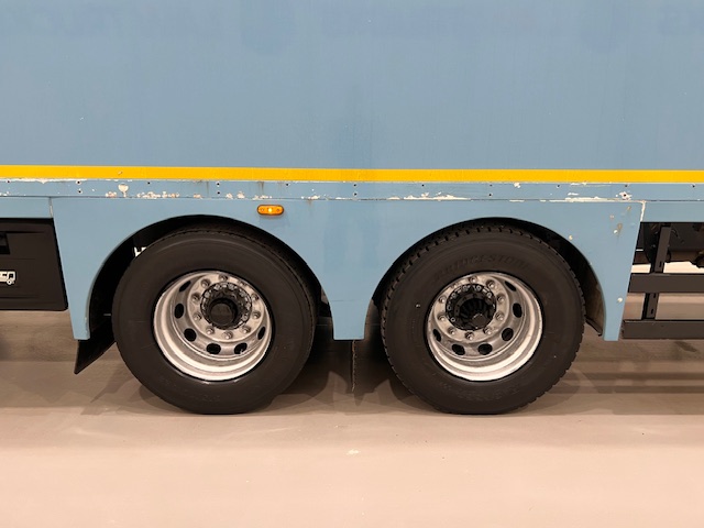 Scania P320 6×2 10 Tyre Rear Lift Insulated Box Van