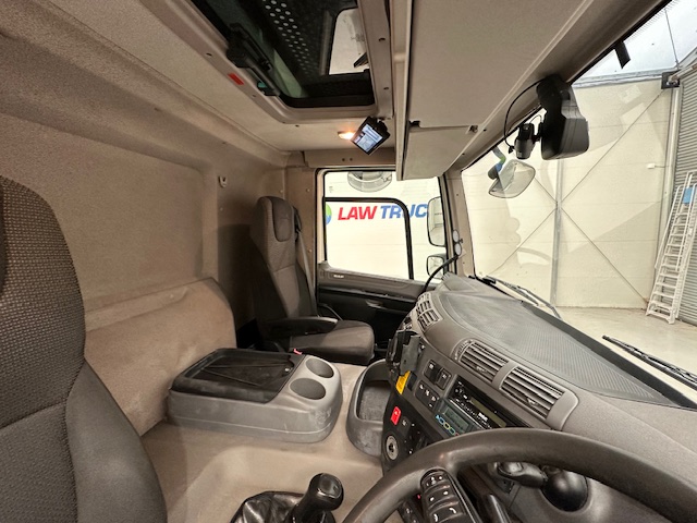 DAF  CF 290 6×2 Rear Steer Fridge Box