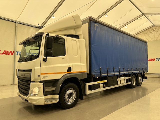 DAF CF 330 6×2 Rear Lift Sleeper Cab Curtainsider