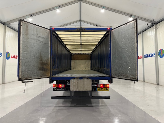 Mercedes 1824 4×2 Day Cab Curtainsider