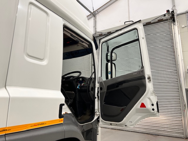 DAF CF 400 4×2 Sleeper Cab Tractor Unit