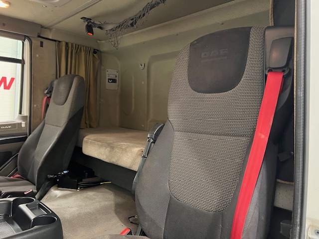 DAF CF85 360 8×4 Sleeper Cab Tipper Manual