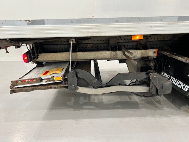 Mercedes Antos 1827 Day Cab Fridge Box