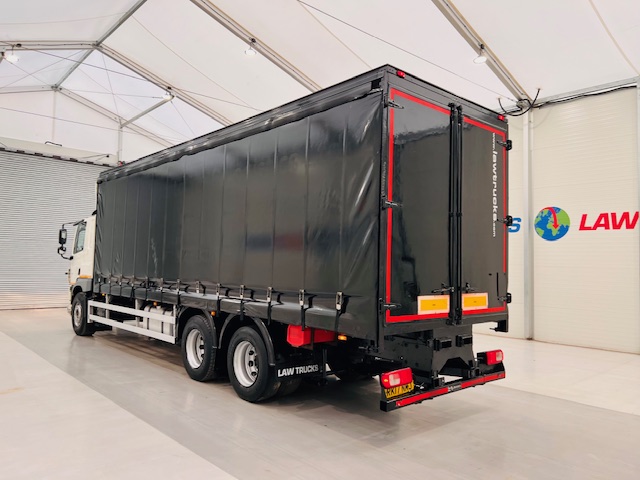 DAF CF 330 6×2 Rear Lift Sleeper Cab Curtainsider