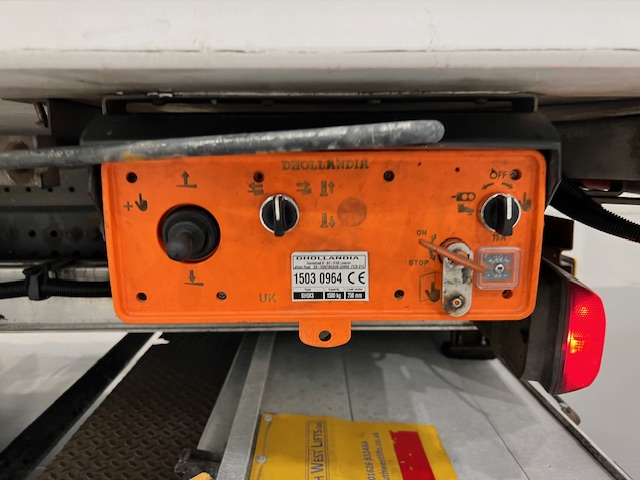 Mercedes Antos 1827 Day Cab Fridge Box