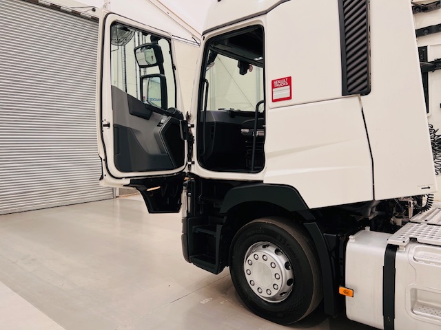 Renault T460 6×2 Midlift Tractor Unit