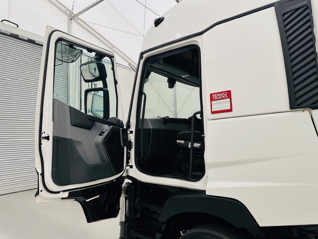 Renault T460 6×2 Midlift Tractor Unit