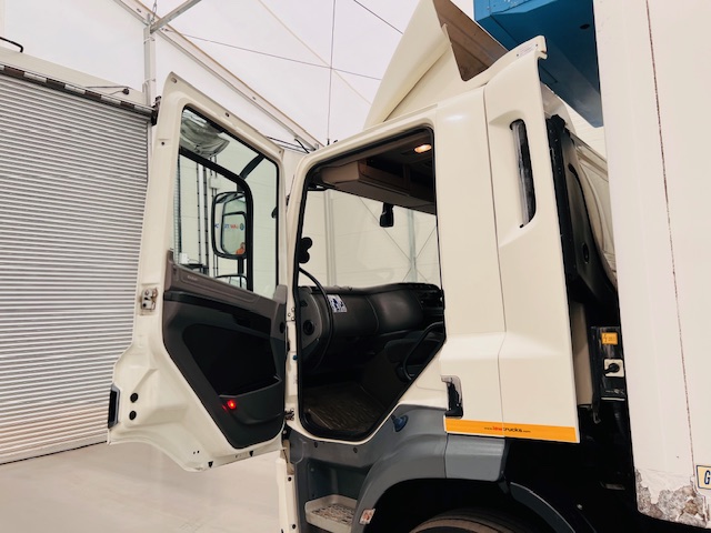 DAF CF 290 6×2 Rear Steer Fridge Box