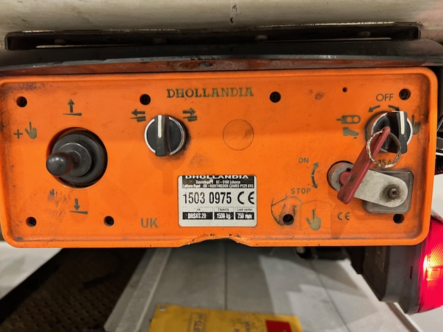 Mercedes Antos 1827 Day Cab Fridge Box
