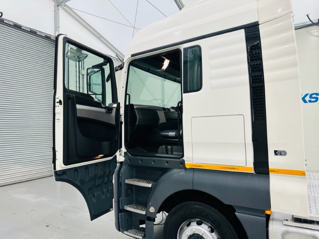 MAN TGX 26.440 6×2 Midlift Tractor Unit