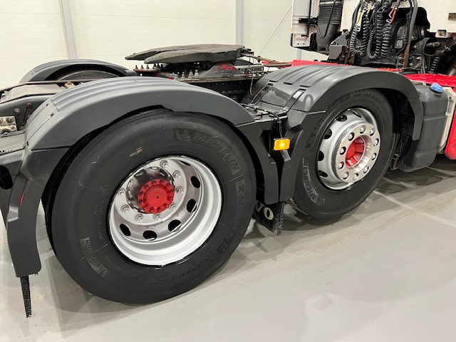 Volvo FM 450 6×2 Midlift Tractor Unit