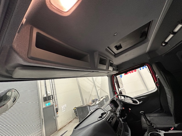Mercedes Axor 2529 6×2 Rear Lift Day Cab Box Van