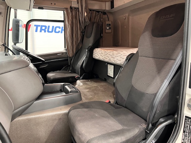 DAF CF 250 Sleeper Cab Curtainsider