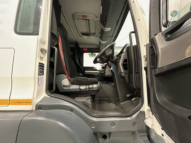 MAN TGM 18.250 4×2 Sleeper Cab Curtainsider
