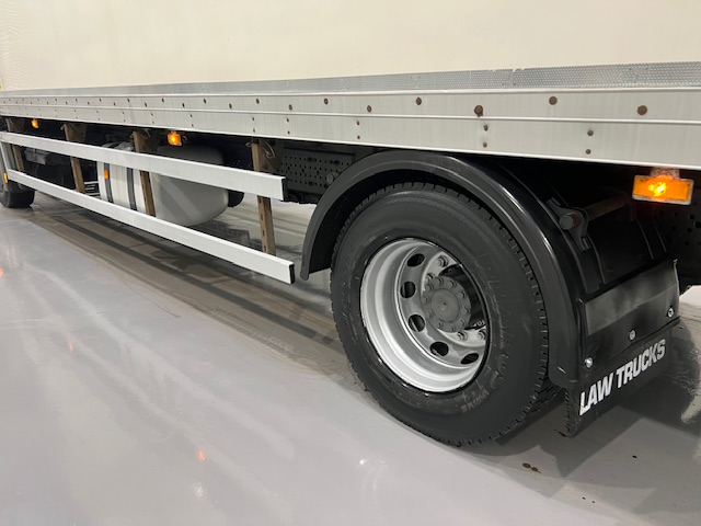 Mercedes Actros 1824 4×2 Sleeper Cab Box Van