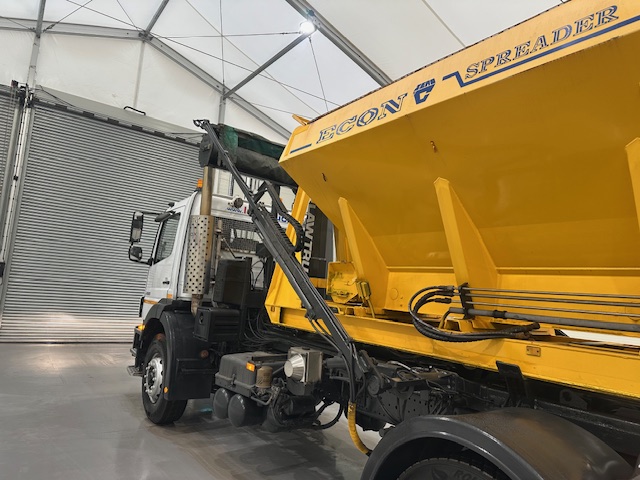 Mercedes Axor 2628 6×4 Day Cab Hookloader Gritter
