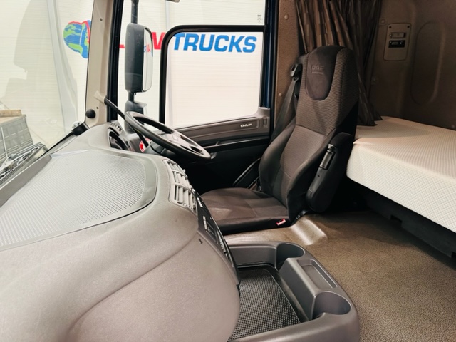 DAF CF 250 4×2 Sleeper Cab Curtainsider