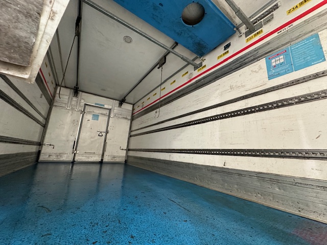 Mercedes Axor 1824 Day Cab Fridge Box